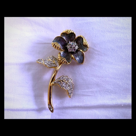 Stunning Pin - Picture 1 of 1